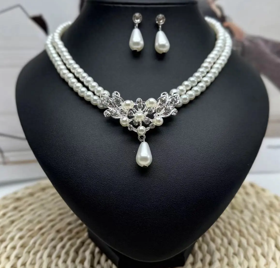 NO RESERVE Imitation Pearl Gold Plated Brass Necklace