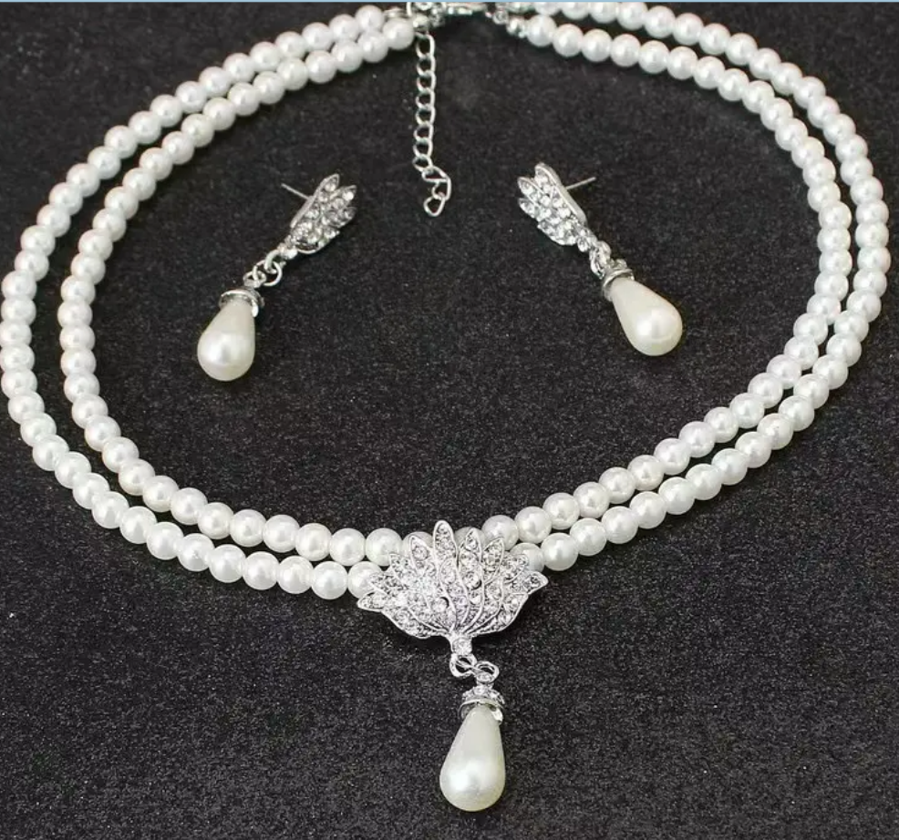 NO RESERVE Imitation Pearl Gold Plated Brass Necklace