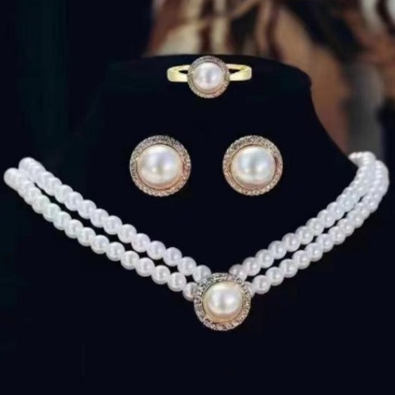 NO RESERVE Imitation Pearl Gold Plated Brass Necklace