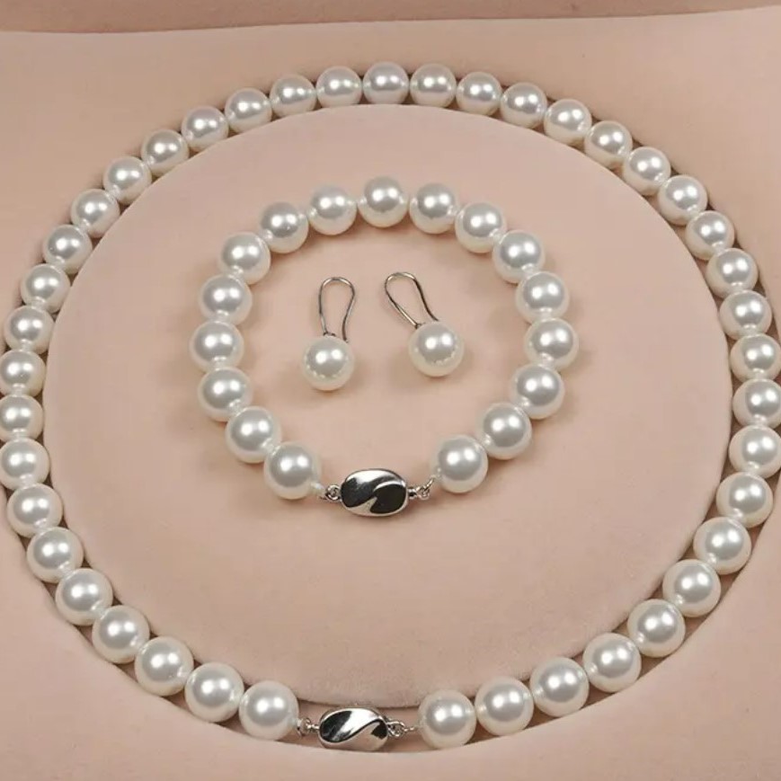 NO RESERVE Imitation Pearl Gold Plated Brass Necklace