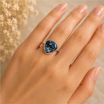 925 Sterling Silver 3.05 Ct Trillion Blue Topaz Ring 8 US Ring Size