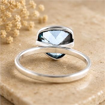 925 Sterling Silver 3.05 Ct Trillion Blue Topaz Ring 8 US Ring Size