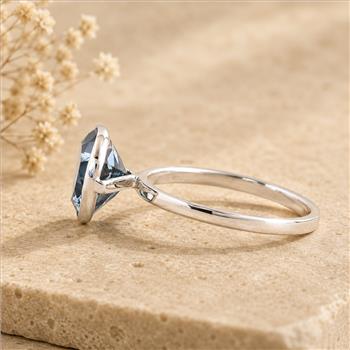 925 Sterling Silver 3.05 Ct Trillion Blue Topaz Ring 8 US Ring Size