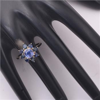 9K Gold 2.83 Ct Cushion Sapphire Ring 7 US Ring Size