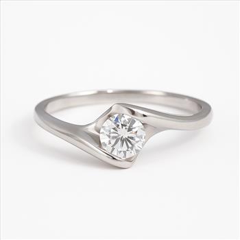 NO RESERVE 0.68 Ct Cubic Zirconia 925 Sterling Silver Ring