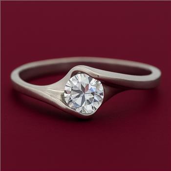 NO RESERVE 0.68 Ct Cubic Zirconia 925 Sterling Silver Ring