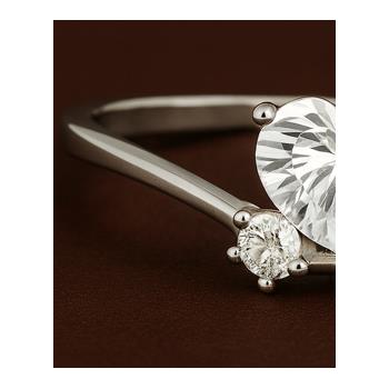 NO RESERVE 0.78 Ct Cubic Zirconia 925 Sterling Silver Ring