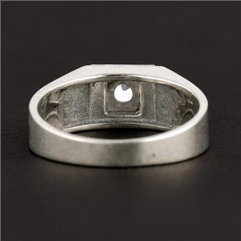 NO RESERVE 0.82 Ct Cubic Zirconia 925 Sterling Silver Ring