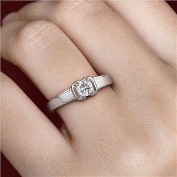 No Reserve 925 Sterling Silver 0.15 Ct Cubic Zirconia Ring 7  US Ring Size