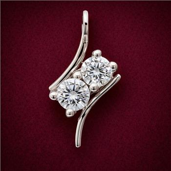 No Reserve 925 Sterling Silver 0.24 Ct Round Cubic Zirconia Pendant