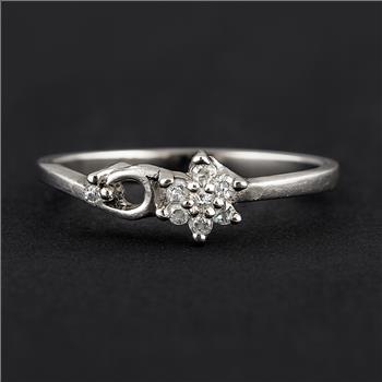 No Reserve 925 Sterling Silver 0.31 Ct Cubic Zirconia Ring 5 US Ring Size