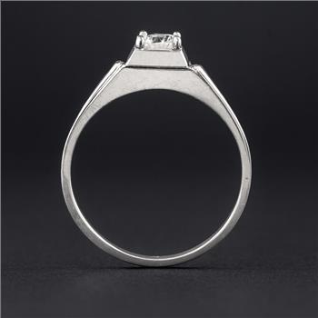 No Reserve 925 Sterling Silver 0.31 Ct Cubic Zirconia Ring 7 US Ring Size