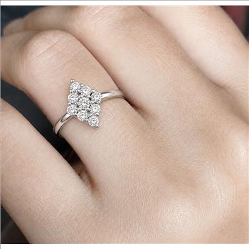 No Reserve 925 Sterling Silver 0.35 Ct Round Cubic Zirconia Ring 8  US Ring Size