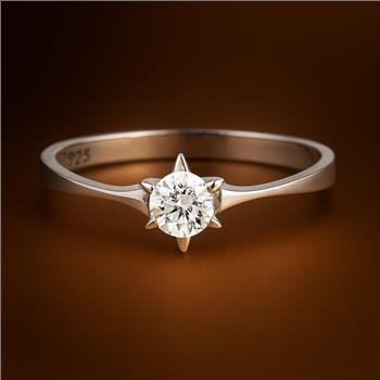 No Reserve 925 Sterling Silver 0.39 Ct Cubic Zirconia Ring 7 US Ring Size