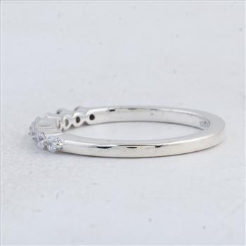 No Reserve 925 Sterling Silver 0.49 Ct Round Cubic Zirconia Ring 7 US Ring Size