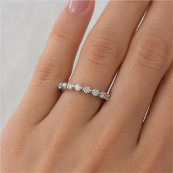 No Reserve 925 Sterling Silver 0.49 Ct Round Cubic Zirconia Ring 7 US Ring Size