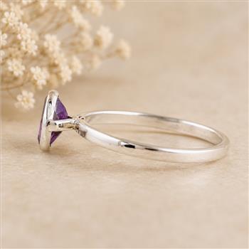 No Reserve 925 Sterling Silver 0.65 Ct Oval Amethyst Ring 8 US Ring Size