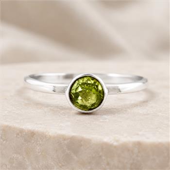 No Reserve 925 Sterling Silver 0.75 Ct Round Peridot Ring 7 US Ring Size