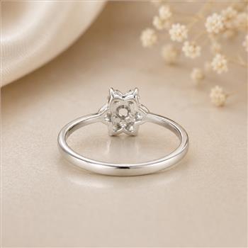 No Reserve 925 Sterling Silver 0.90 Ct Cubic Zirconia Ring 5 US Ring Size