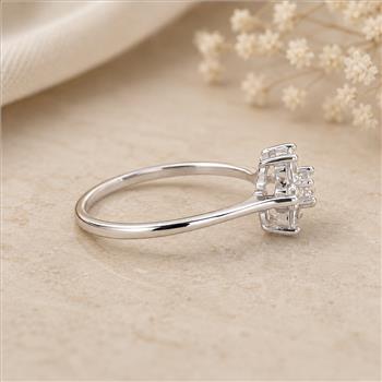No Reserve 925 Sterling Silver 0.90 Ct Cubic Zirconia Ring 5 US Ring Size