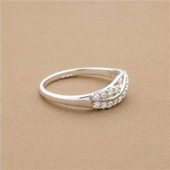 No Reserve 925 Sterling Silver 0.90 Ct Cubic Zirconia Ring 6.5 US Ring Size