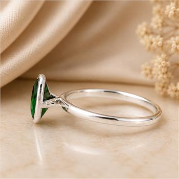 No Reserve 925 Sterling Silver 0.92 Ct Oval Created Emerald Ring