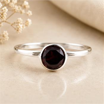 No Reserve 925 Sterling Silver 0.92 Ct Round Garnet Ring