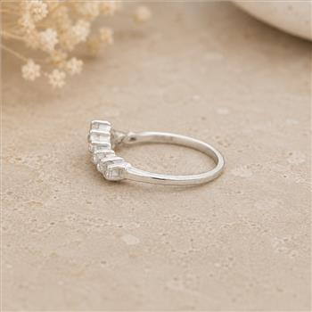 No Reserve 925 Sterling Silver 0.94 Ct Cubic Zirconia Ring 7 US Ring Size