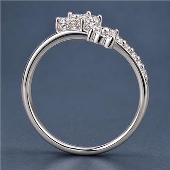 No Reserve 925 Sterling Silver 1.78 Ct Cubic Zirconia Ring 6  US Ring Size