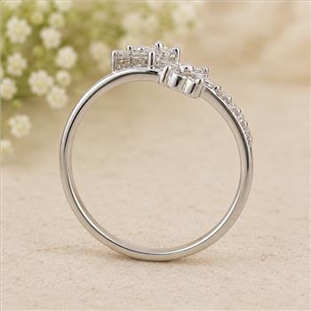 No Reserve 925 Sterling Silver 1.78 Ct Cubic Zirconia Ring 7 US Ring Size