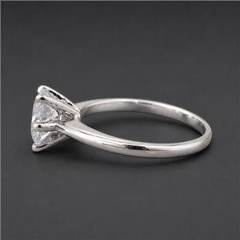 No Reserve 925 Sterling Silver 2.09 Ct Cubic Zirconia Ring 7  US Ring Size
