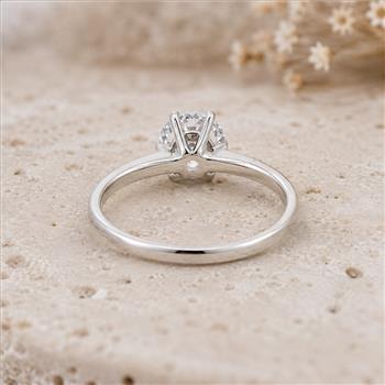 No Reserve 925 Sterling Silver 2.09 Ct Cubic Zirconia Ring 7 US Ring Size