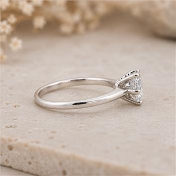 No Reserve 925 Sterling Silver 2.09 Ct Cubic Zirconia Ring 7 US Ring Size