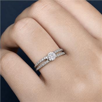 No Reserve 925 Sterling Silver 2.63 Ct Cubic Zirconia Ring 7 US Ring Size