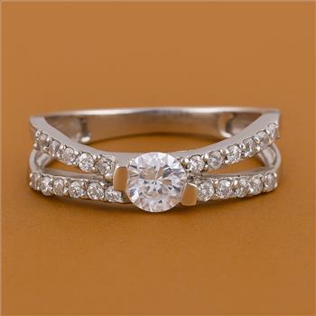 No Reserve 925 Sterling Silver 2.63 Ct Cubic Zirconia Ring