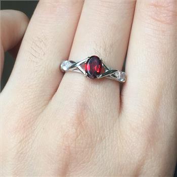 NO RESERVE Garnet 925 Sterling Silver Ring