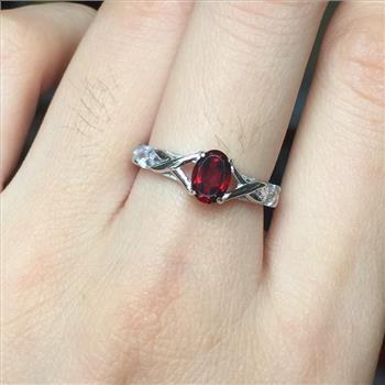 NO RESERVE Garnet 925 Sterling Silver Ring
