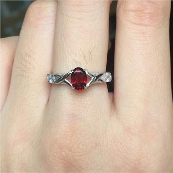 NO RESERVE Garnet 925 Sterling Silver Ring