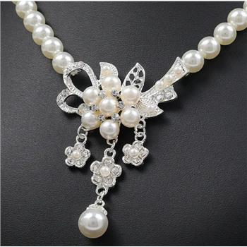 NO RESERVE Imitation Pearl Gold Plated Brass Necklace