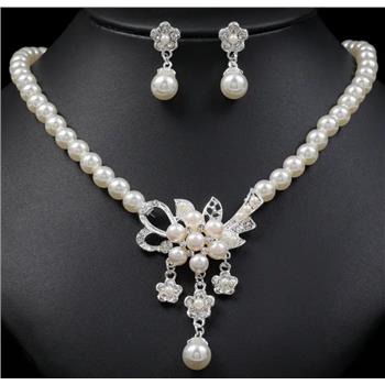 NO RESERVE Imitation Pearl Gold Plated Brass Necklace