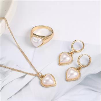 No Reserve Imitation Pearl Gold Plated Brass Pendant