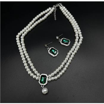 NO RESERVE Imitation Pearl & Imitation Emerald Gold Plated Brass Necklace
