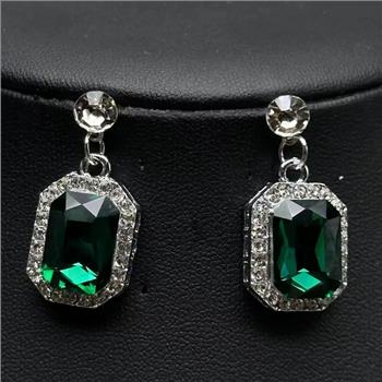 NO RESERVE Imitation Pearl & Imitation Emerald Gold Plated Brass Necklace