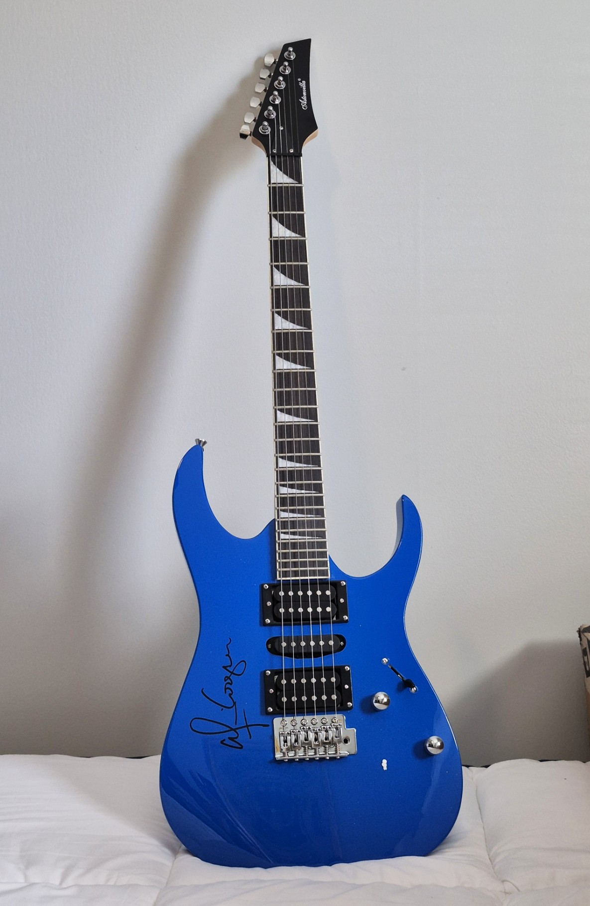 Alice Cooper Signed Stratocaster Type Full Size Electric Guitar Beckett Certified